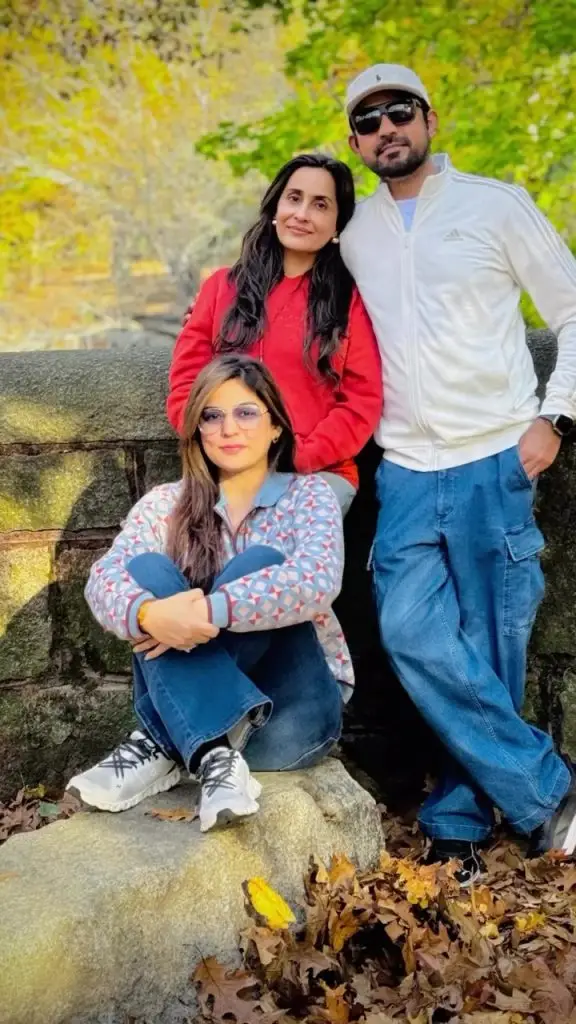 Sanam Baloch Shares Beautiful Pictures With Siblings