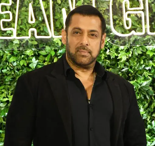Meera Thanks Salman Khan & Captain Naveed
