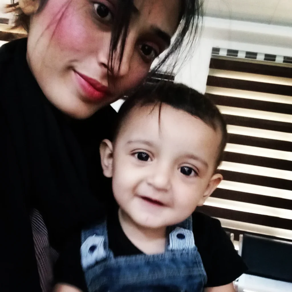 Dayan & Do Kinaray Baby Hoor Shahid Pictures With Real Mother