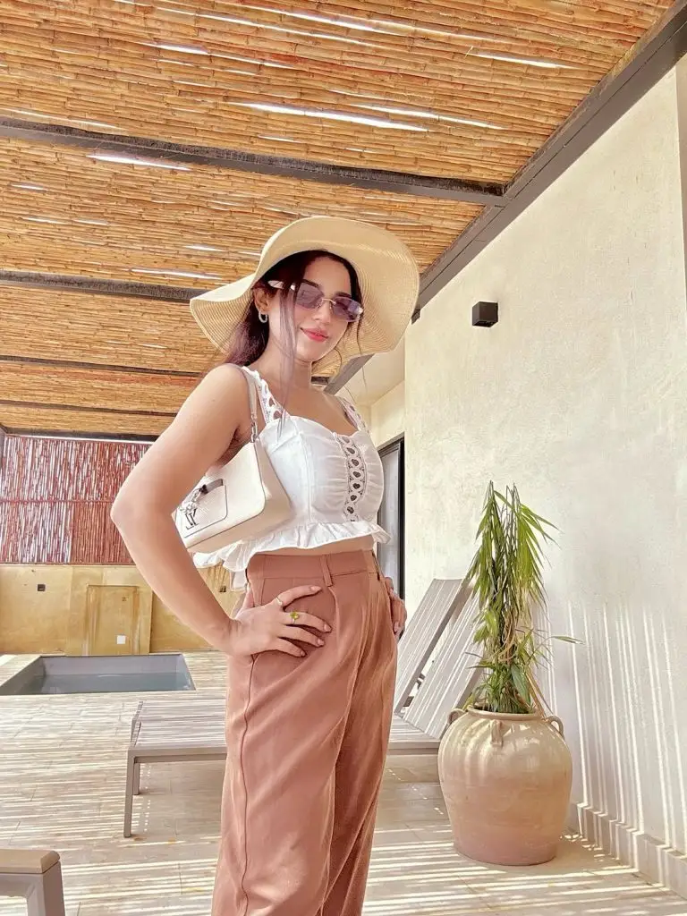 Aamna Malick Bold Pictures Get Interesting Public Reactions