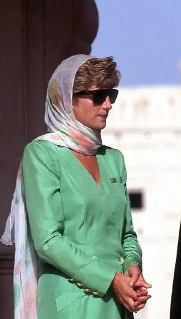 Ayeza Khan Faces Backlash for Recreating Diana’s Iconic Look