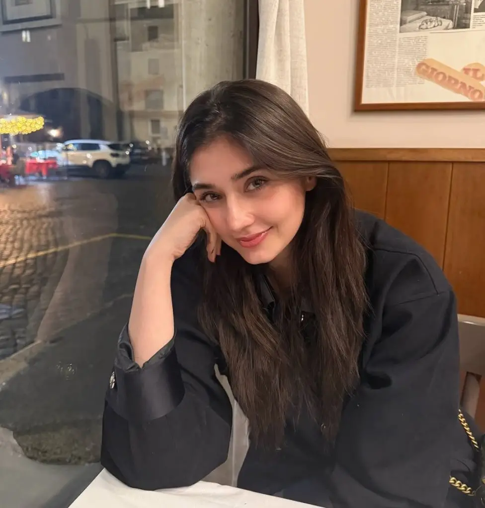 Imran Abbas Reacts to Durefishan’s Viral Comment