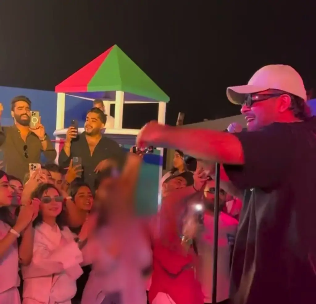 Hania Aamir Attends Asim Azhar’s Concert