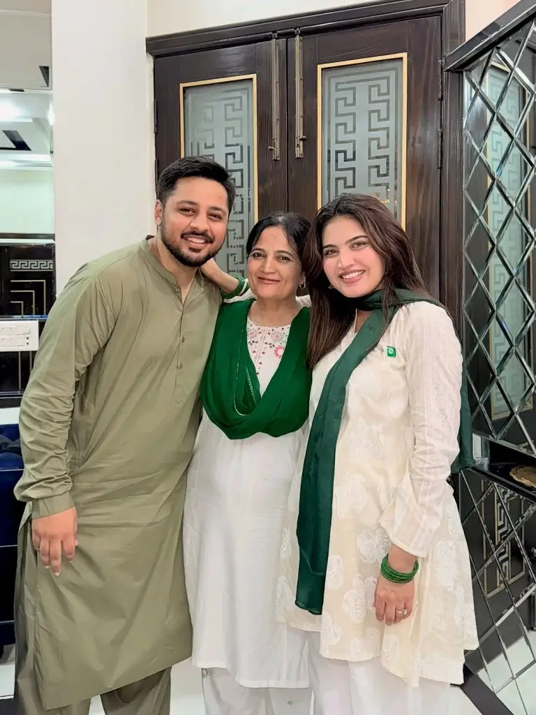Iqra Kanwal Shares Azadi Special Family Photoshoot