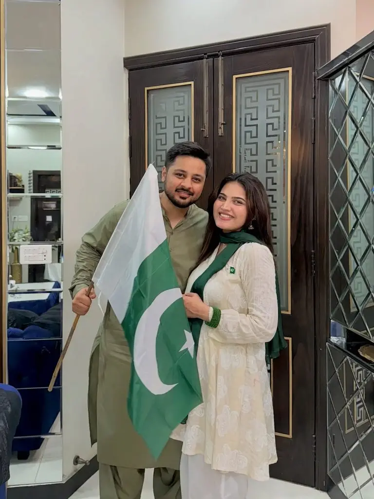 Iqra Kanwal Shares Azadi Special Family Photoshoot