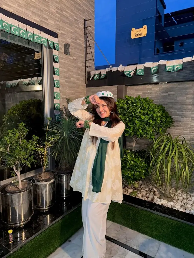 Iqra Kanwal Shares Azadi Special Family Photoshoot