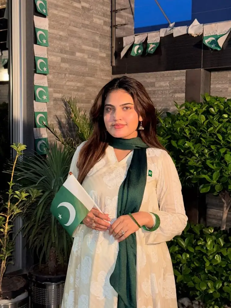 Iqra Kanwal Shares Azadi Special Family Photoshoot
