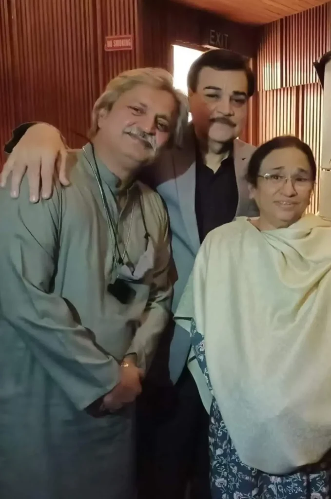 Heartwarming Video of Nayyara Noor Performing with Her Husband