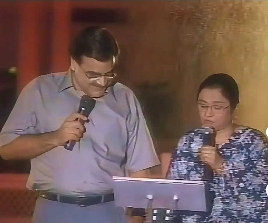 Heartwarming Video of Nayyara Noor Performing with Her Husband
