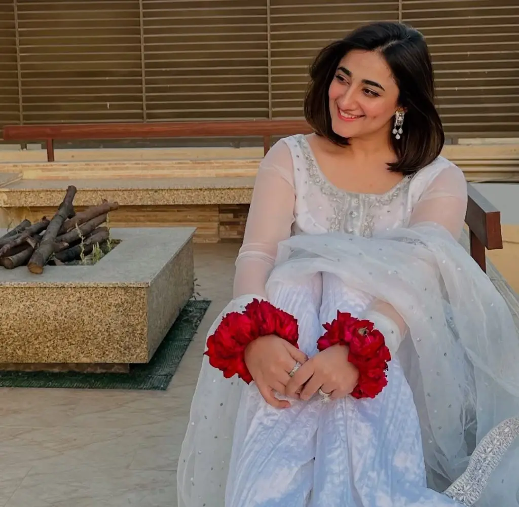 Nimra Mehra Shouts at Rowdy Fan During Concert