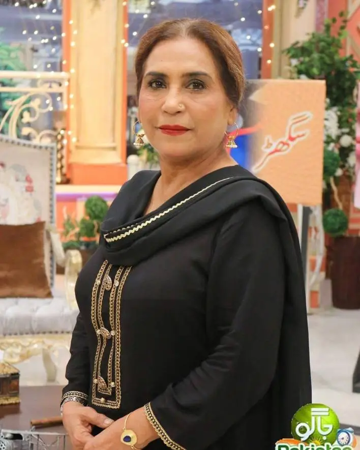 Parveen Akbar Shares Her Opinions About Sanam Saeed