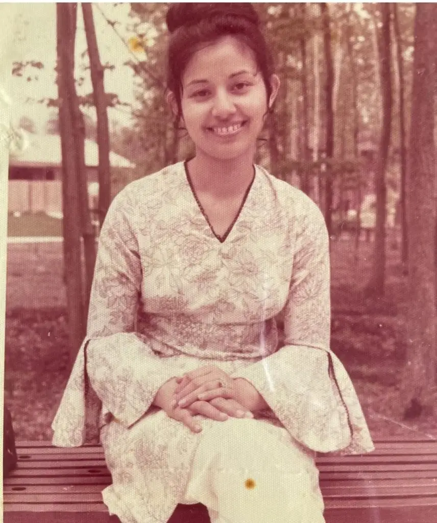Senior PTV Actress Sajida Syed Shares Stunning Teenage Pictures
