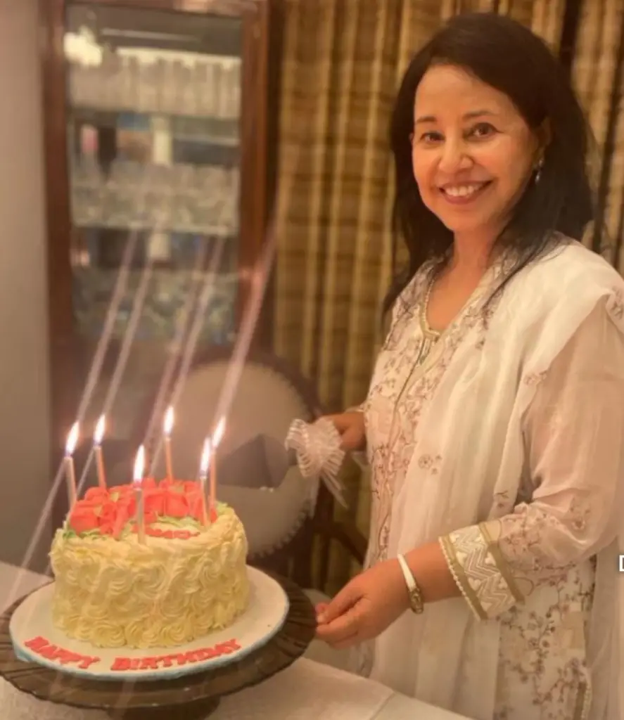 Senior PTV Actress Sajida Syed Shares Stunning Teenage Pictures