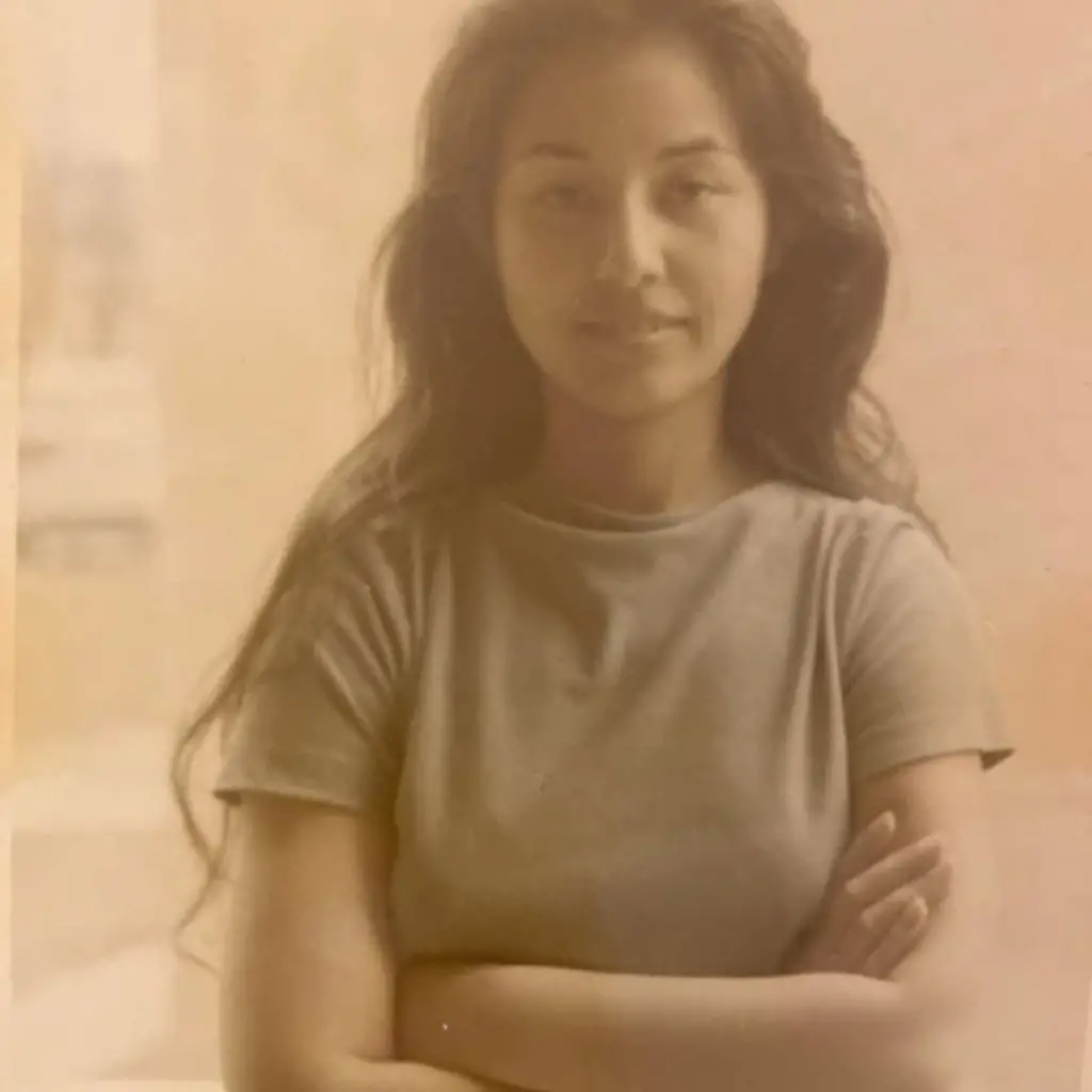 Senior PTV Actress Sajida Syed Shares Stunning Teenage Pictures