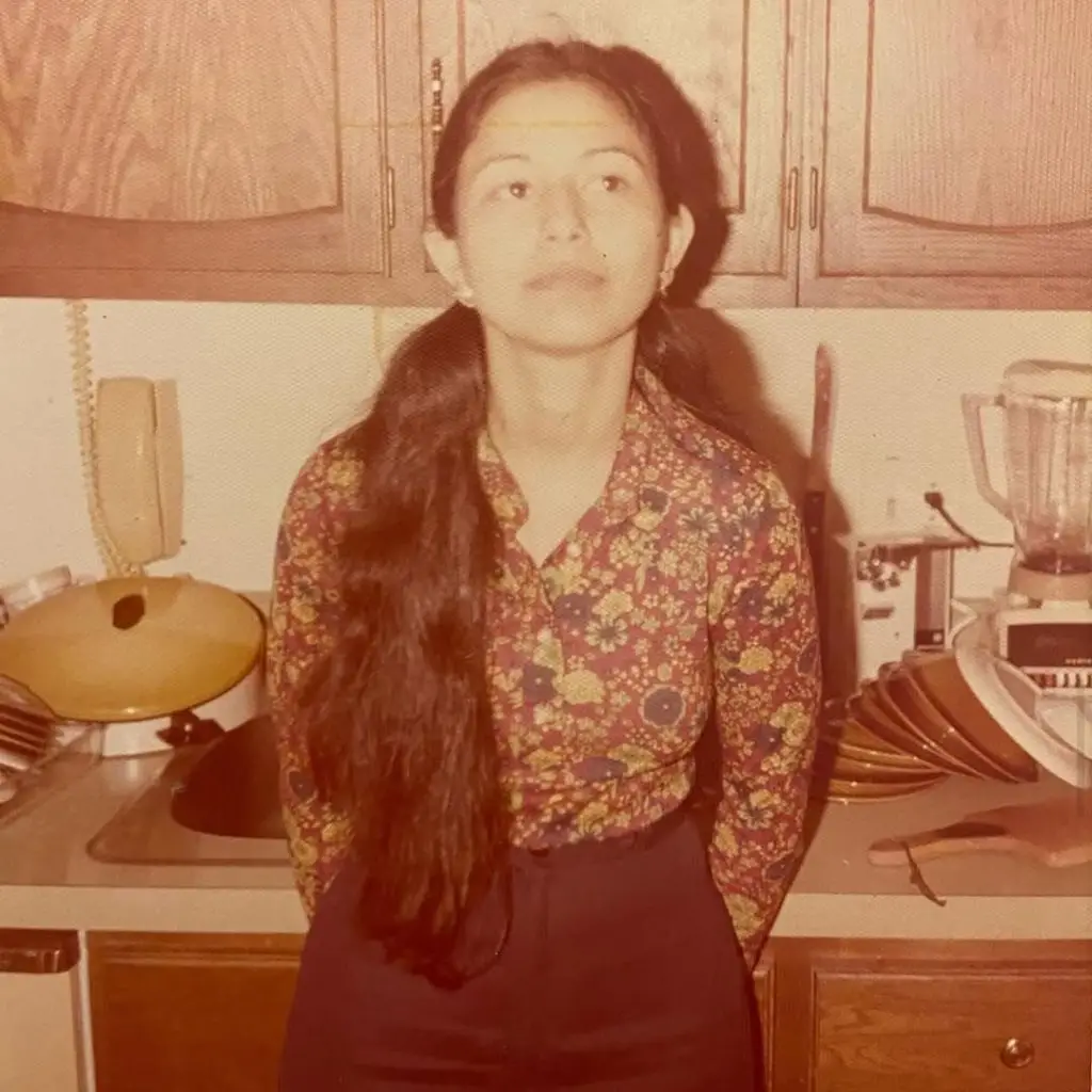 Senior PTV Actress Sajida Syed Shares Stunning Teenage Pictures
