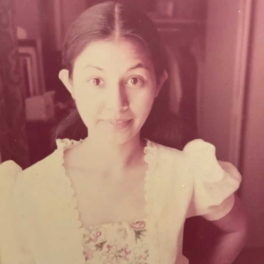 Senior PTV Actress Sajida Syed Shares Stunning Teenage Pictures