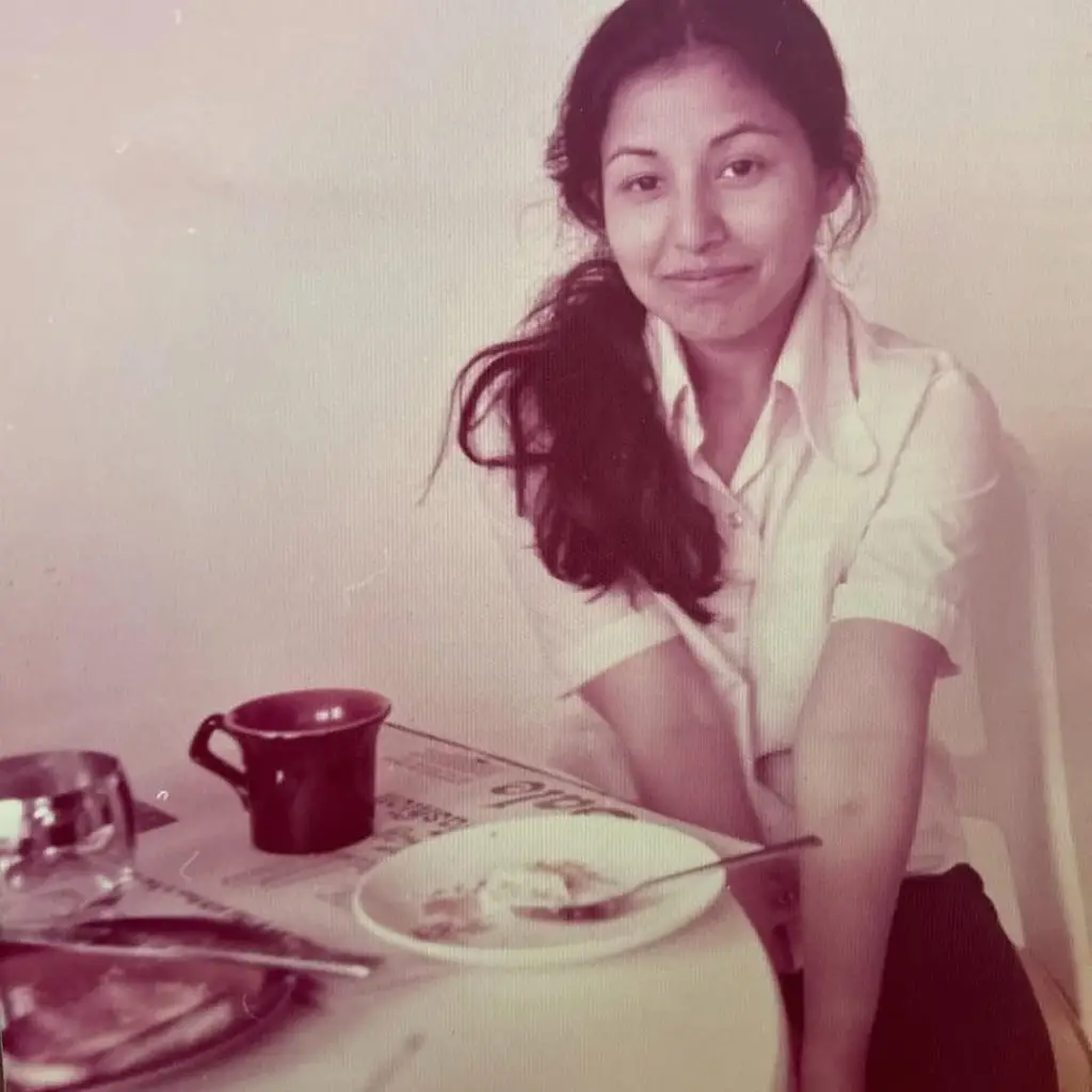 Senior PTV Actress Sajida Syed Shares Stunning Teenage Pictures