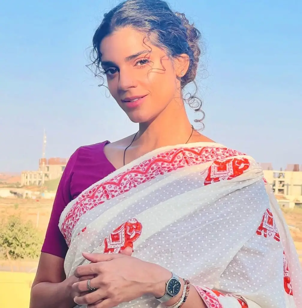Parveen Akbar Shares Her Opinions About Sanam Saeed