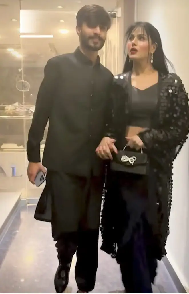 Fiza Ali Schools Veena Malik in TV Show