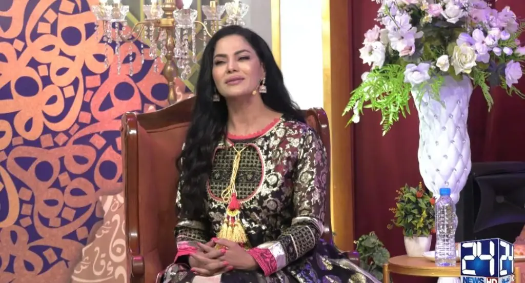 Fiza Ali Schools Veena Malik in TV Show