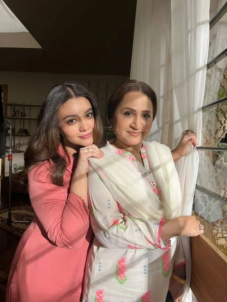 Zara Noor Abbas’s Emotional Note on Project with Her Mother & Daughter