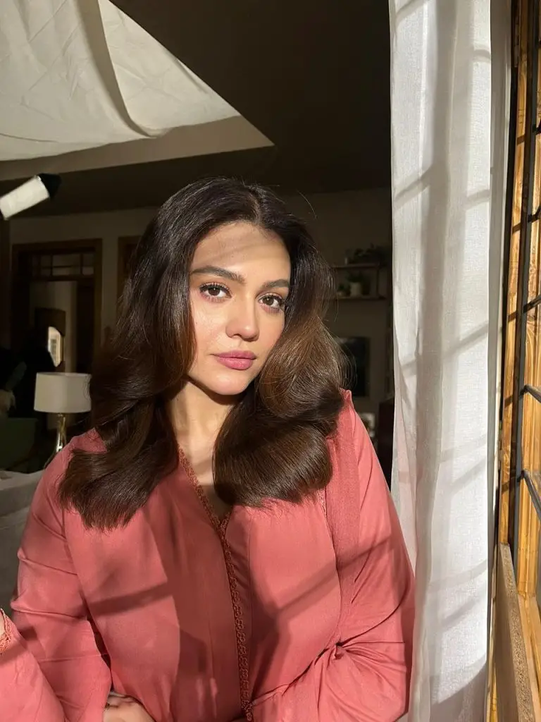 Zara Noor Abbas’s Emotional Note on Project with Her Mother & Daughter