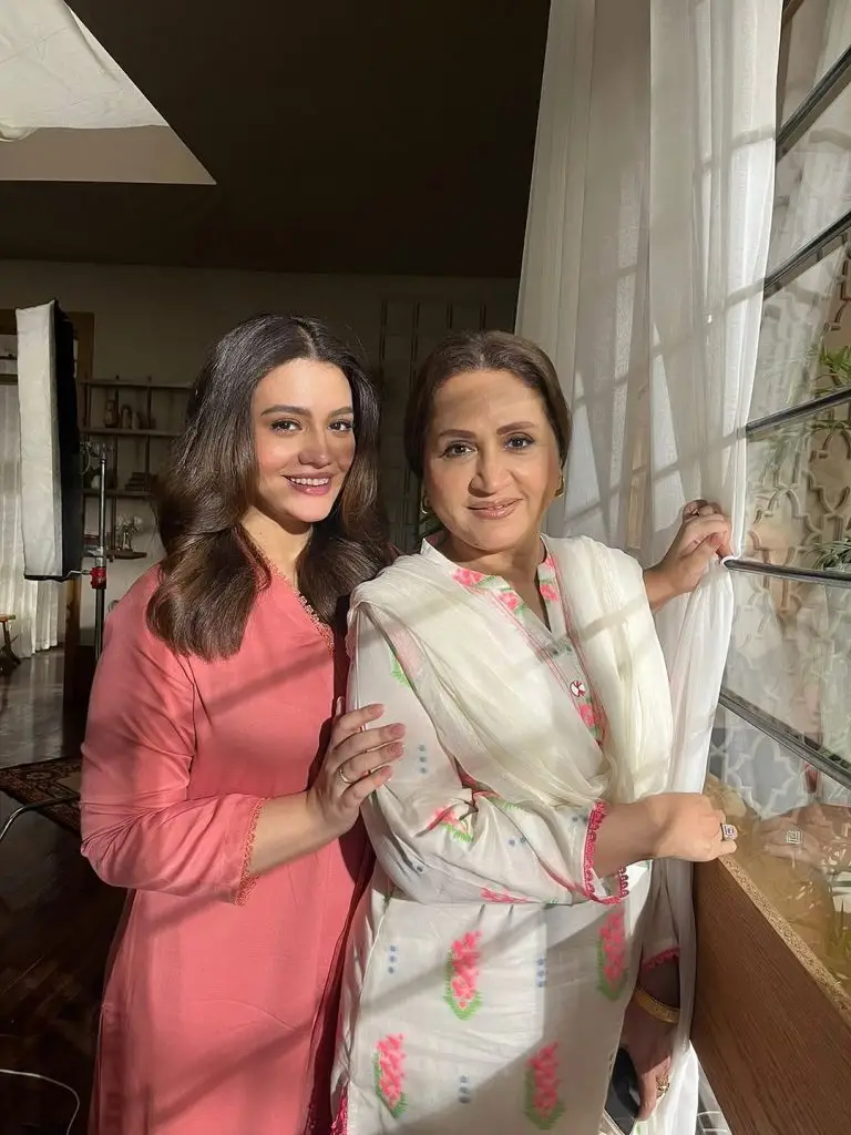 Zara Noor Abbas’s Emotional Note on Project with Her Mother & Daughter