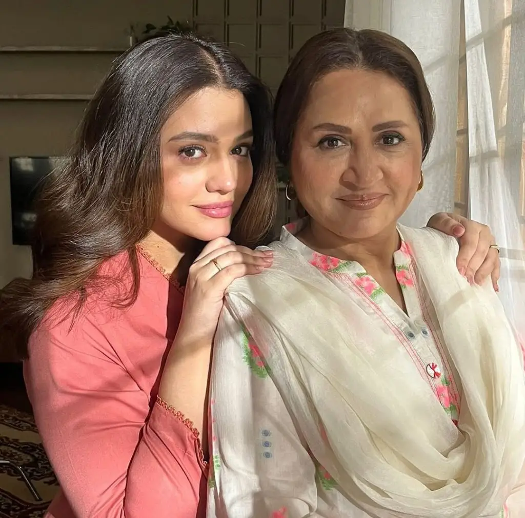 Zara Noor Abbas’s Emotional Note on Project with Her Mother & Daughter