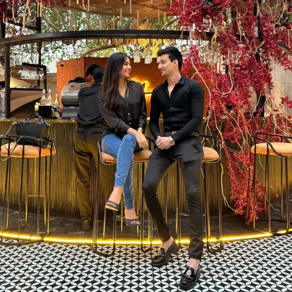 Emaan Khan’s Pictures with A Speacial Someone Out On Instagram