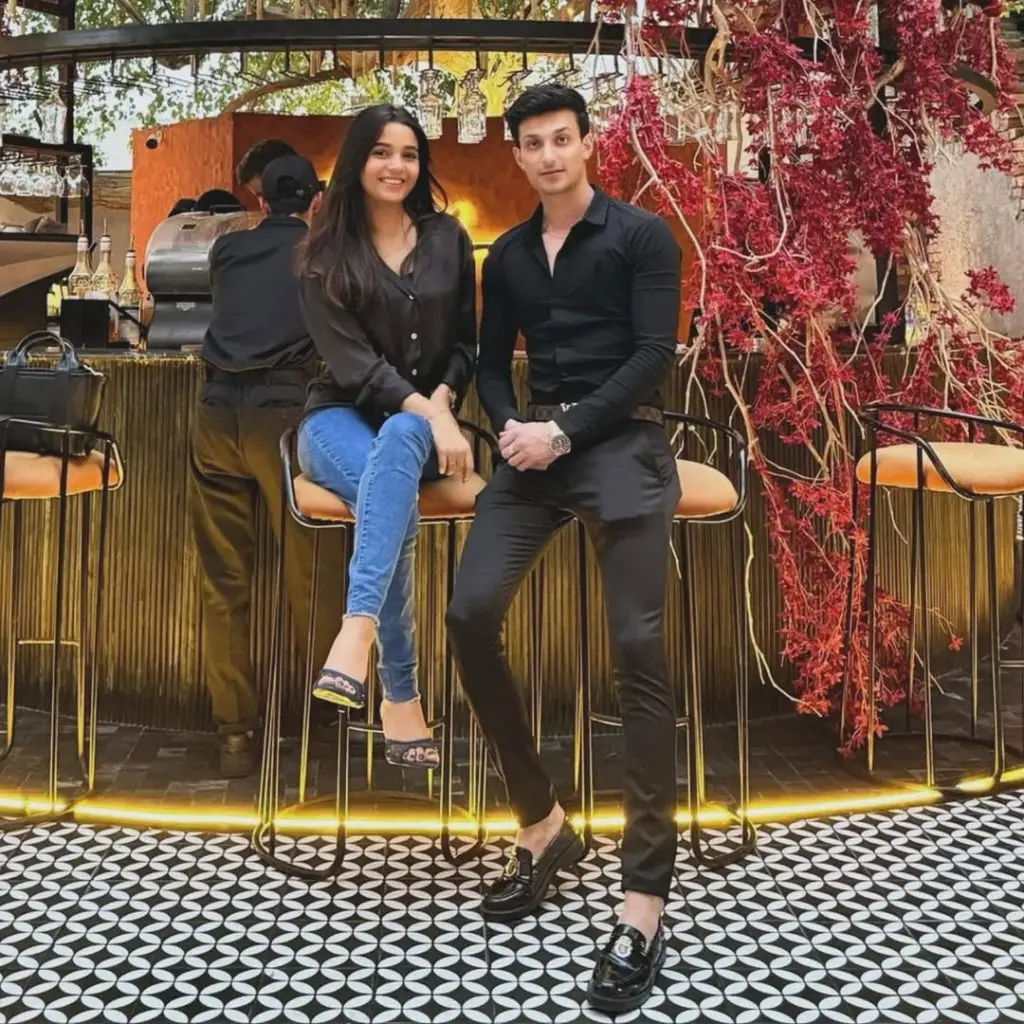 Emaan Khan’s Pictures with A Speacial Someone Out On Instagram