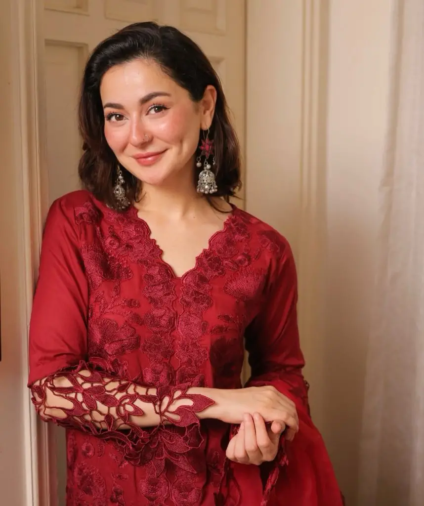 Fazeela Abbasi’s Message To Hania Aamir & Mahira Khan