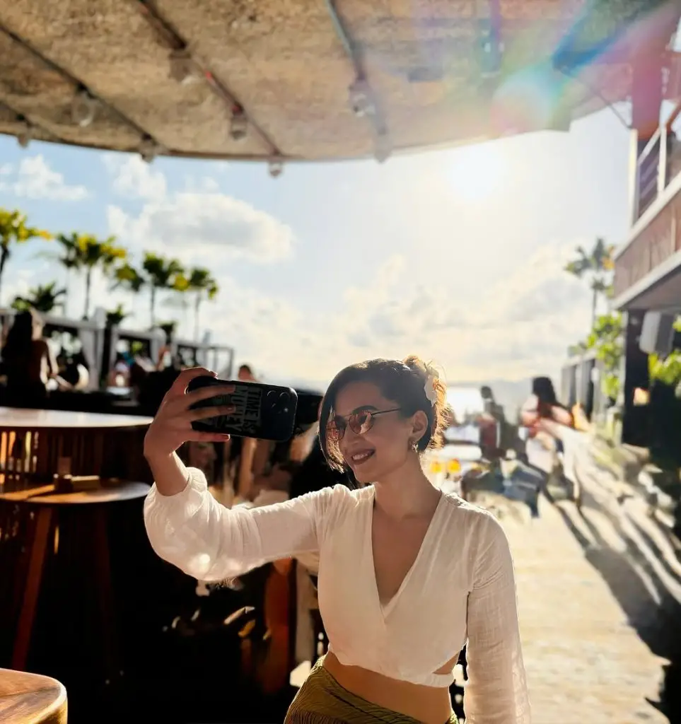 Hira Khan Latest Vacation Pictures Under Fire