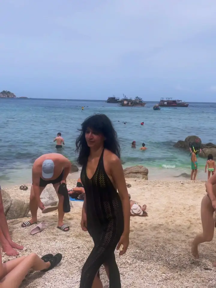 Mamya Shajaffar’s Bold Vacation Look Raises Eyebrows