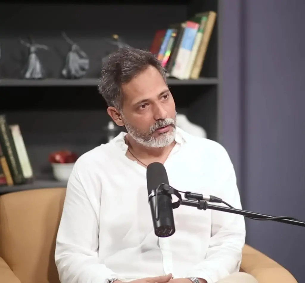 Parwarish Director Speaks On Amal & Sameer’s Hug