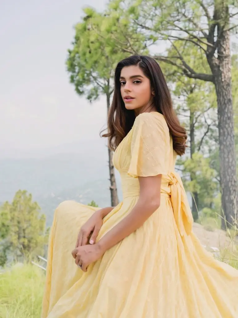 Sanam Saeed Hits Back At Parveen Akbar