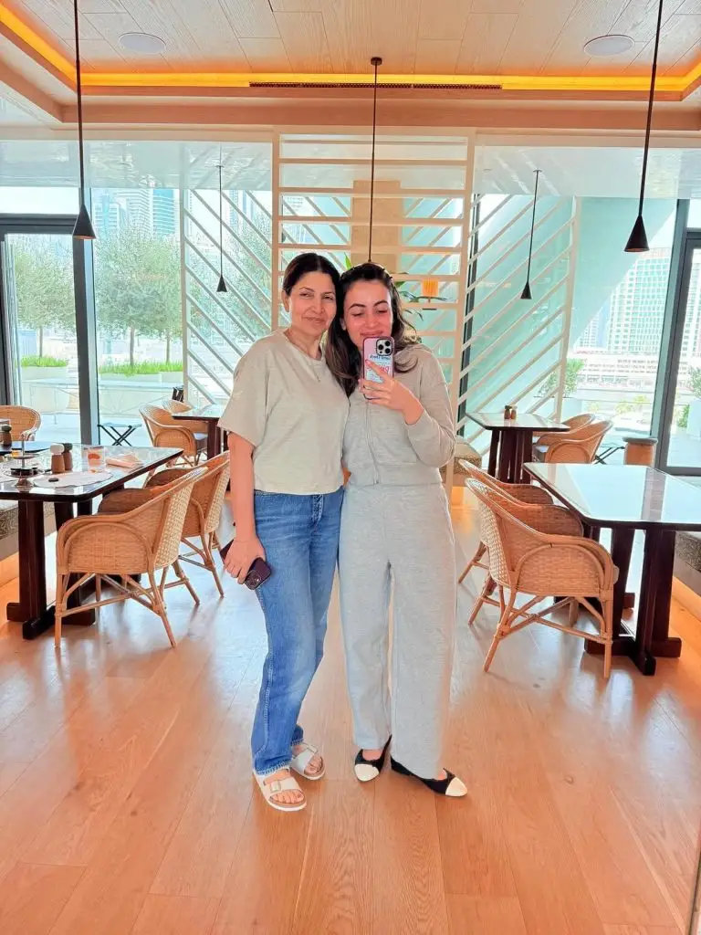 Shagufta Ejaz Sweet Clicks With Daughter