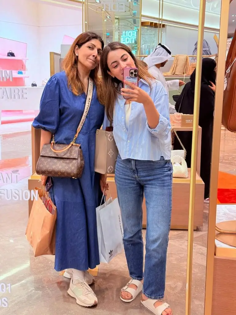 Shagufta Ejaz Sweet Clicks With Daughter