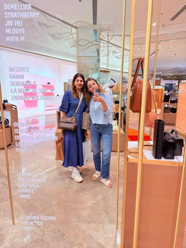 Shagufta Ejaz Sweet Clicks With Daughter