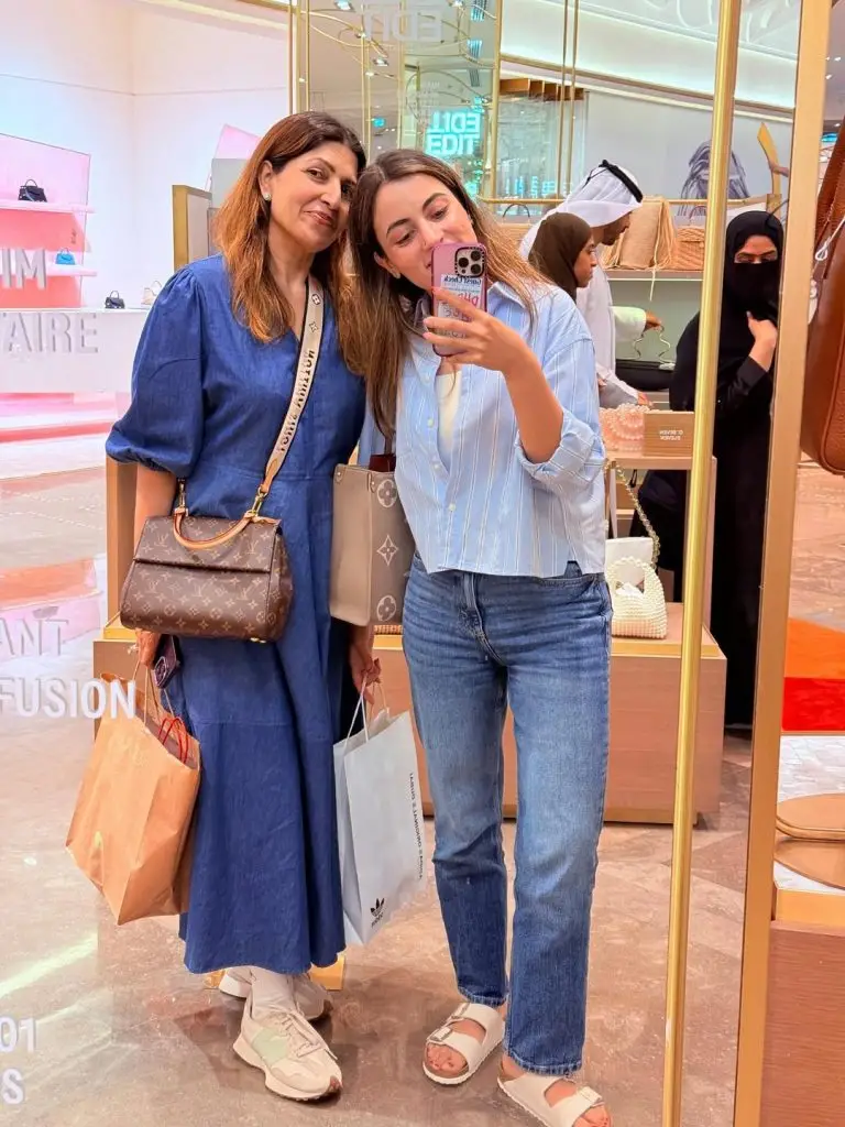 Shagufta Ejaz Sweet Clicks With Daughter