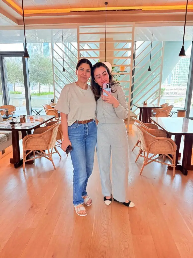 Shagufta Ejaz Sweet Clicks With Daughter