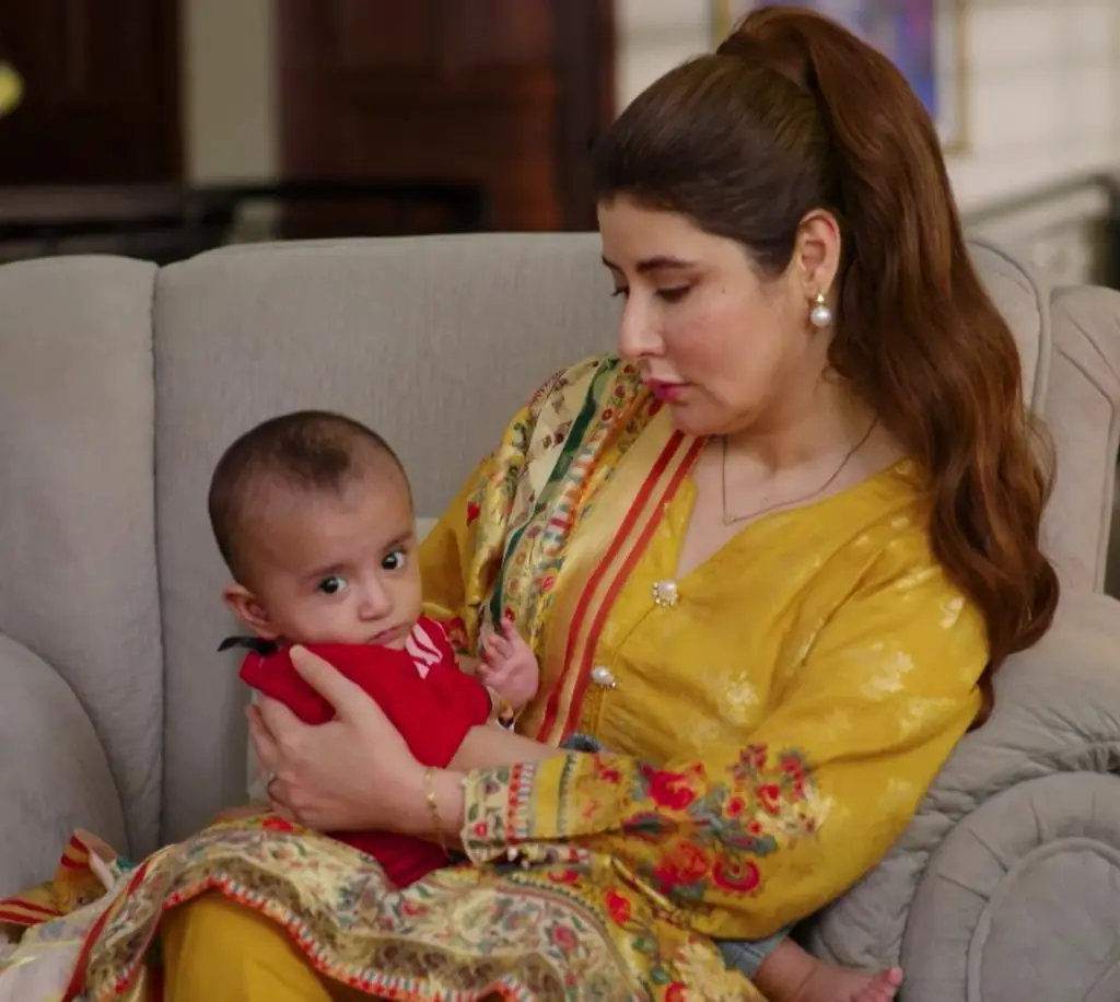 Public Reacts To Hunain And Dua Baby In Sharakat