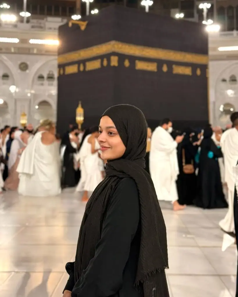Zainab Raza’s Birthday Celebration Post Umrah Elicits Debate