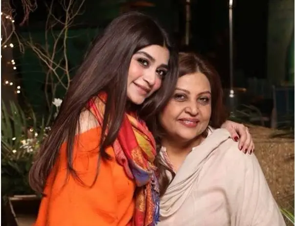 Zoya Nasir’s Parents Interesting Love Story