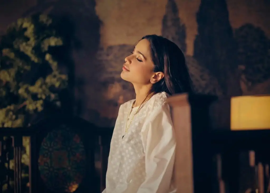 Aima Baig’s Catchy Song Video Featuring Shuja Asad