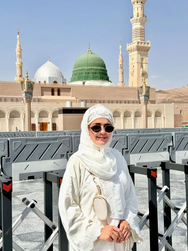 Pakistani celebrities in Madinah on Eid Milad un Nabi 2025