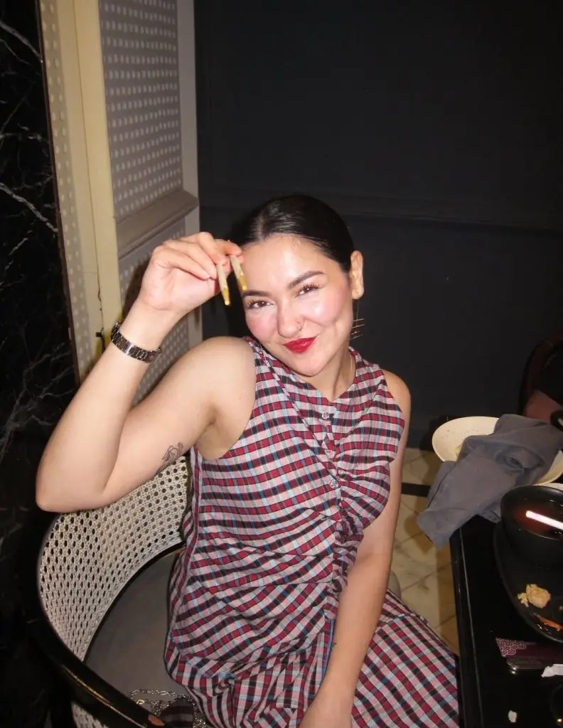 Hania Aamir Marks 9 Years in Media – Shares  Experience