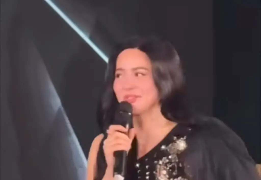Hania Aamir Chooses Between Shahrukh Khan and Shakib Khan