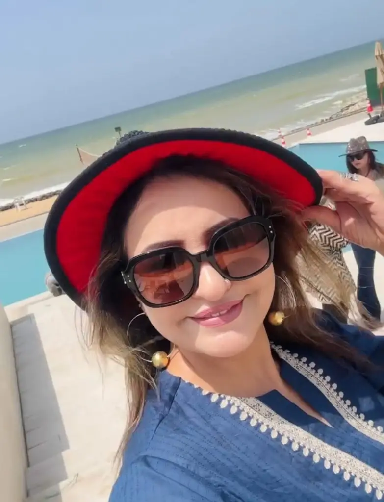 Saba Faisal’s Beach Party with Friends