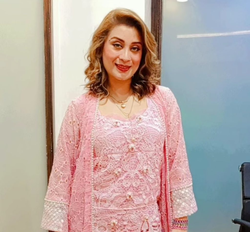 Sarah Omair on Her Striking Resemblance with Kareena Kapoor