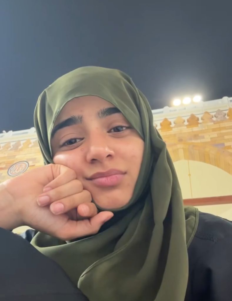Sehar Khan Shares Heartwarming Moments from Umrah Journey